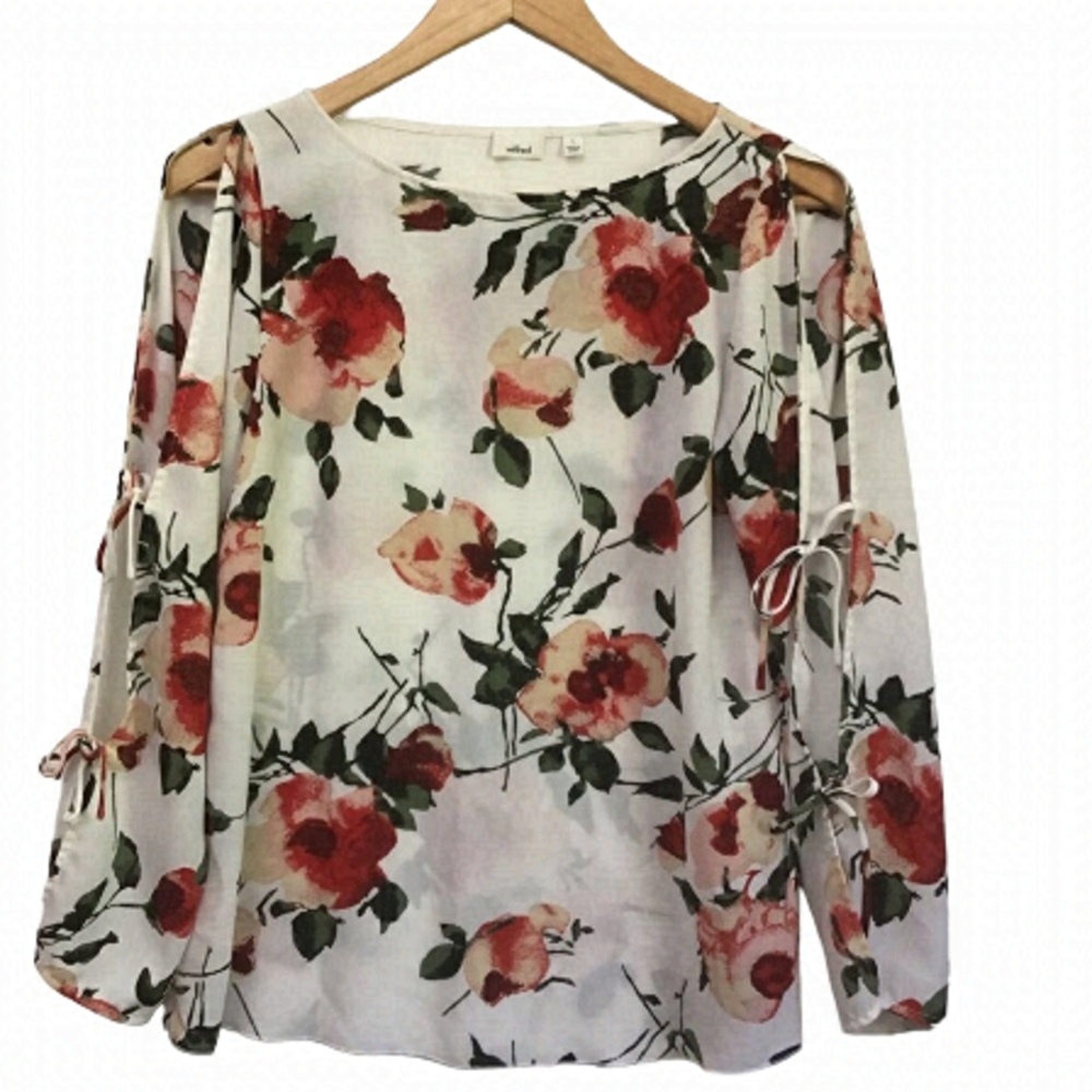 2/40$ WILFRED white floral blouse Grandmacore silky open arm long sleeve small